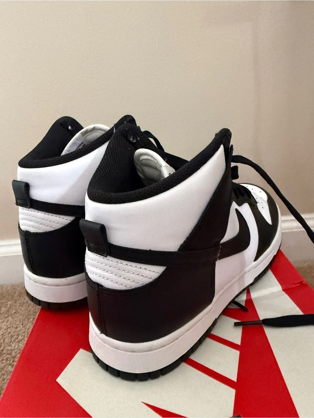 Dunk High 'White Black' – Size US 7 M or 8.5 W